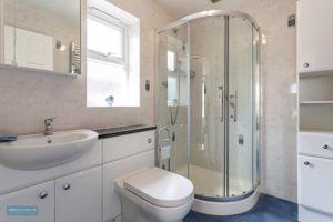 En-suite- click for photo gallery